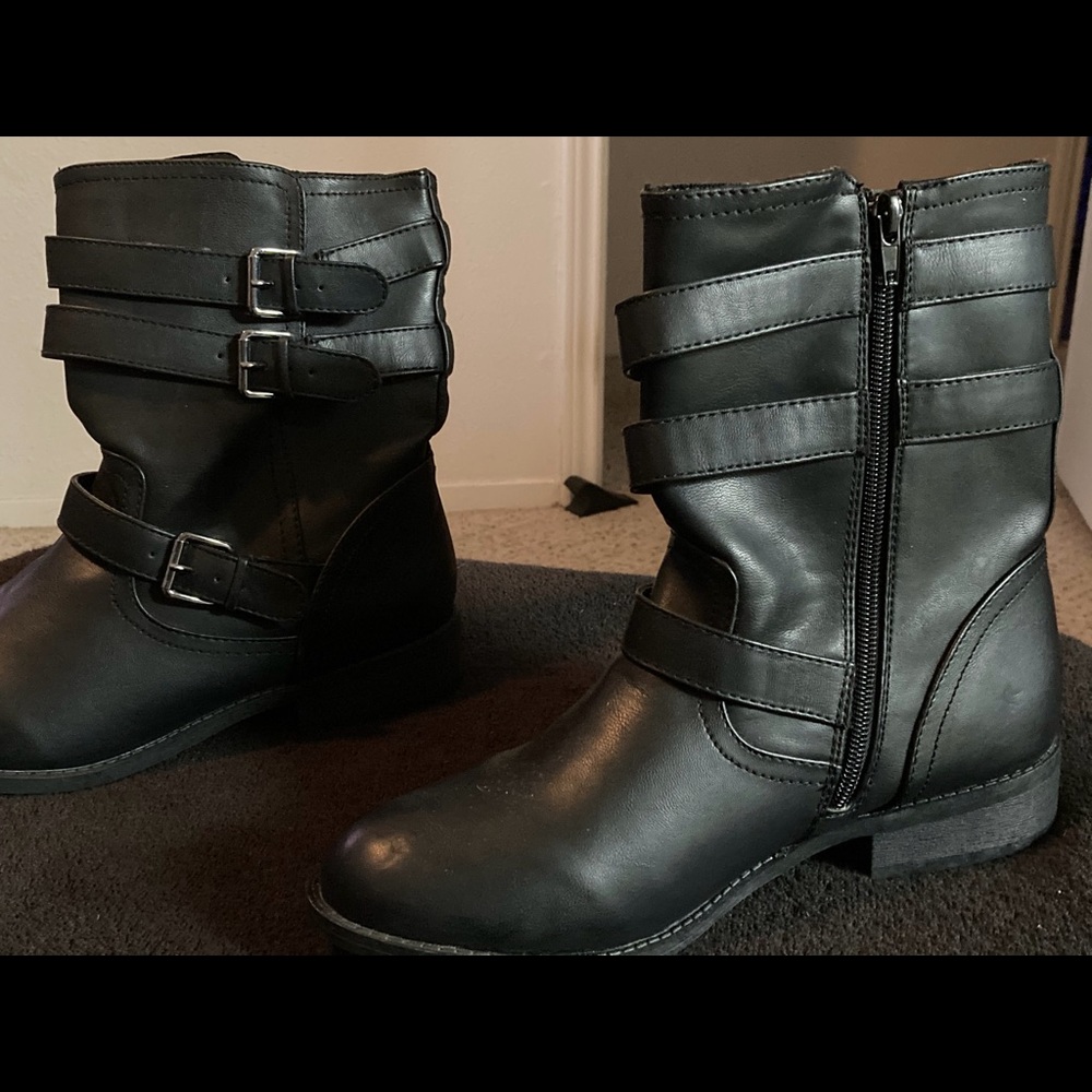 New never worn ankle boots